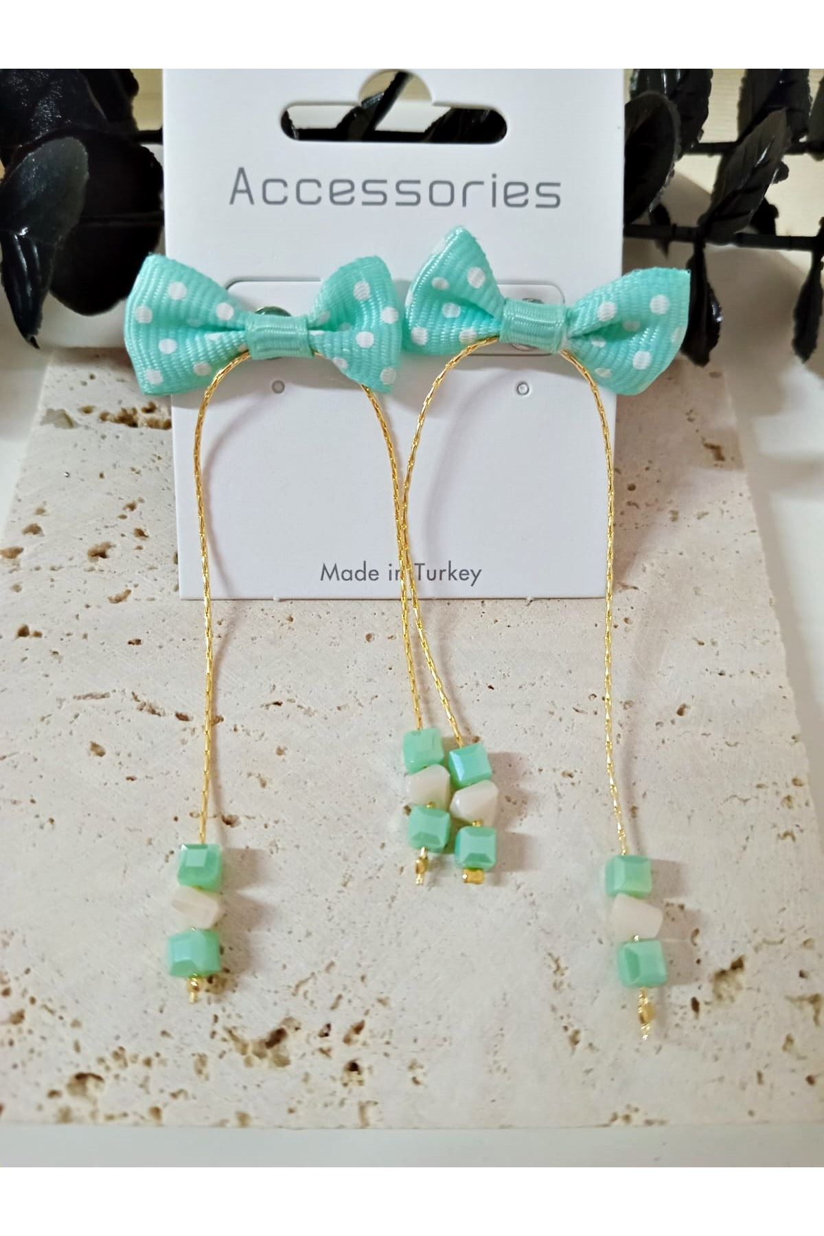 Mint Yeşili Puantiyeli Fiyonk Sallantılı Kadın Küpe