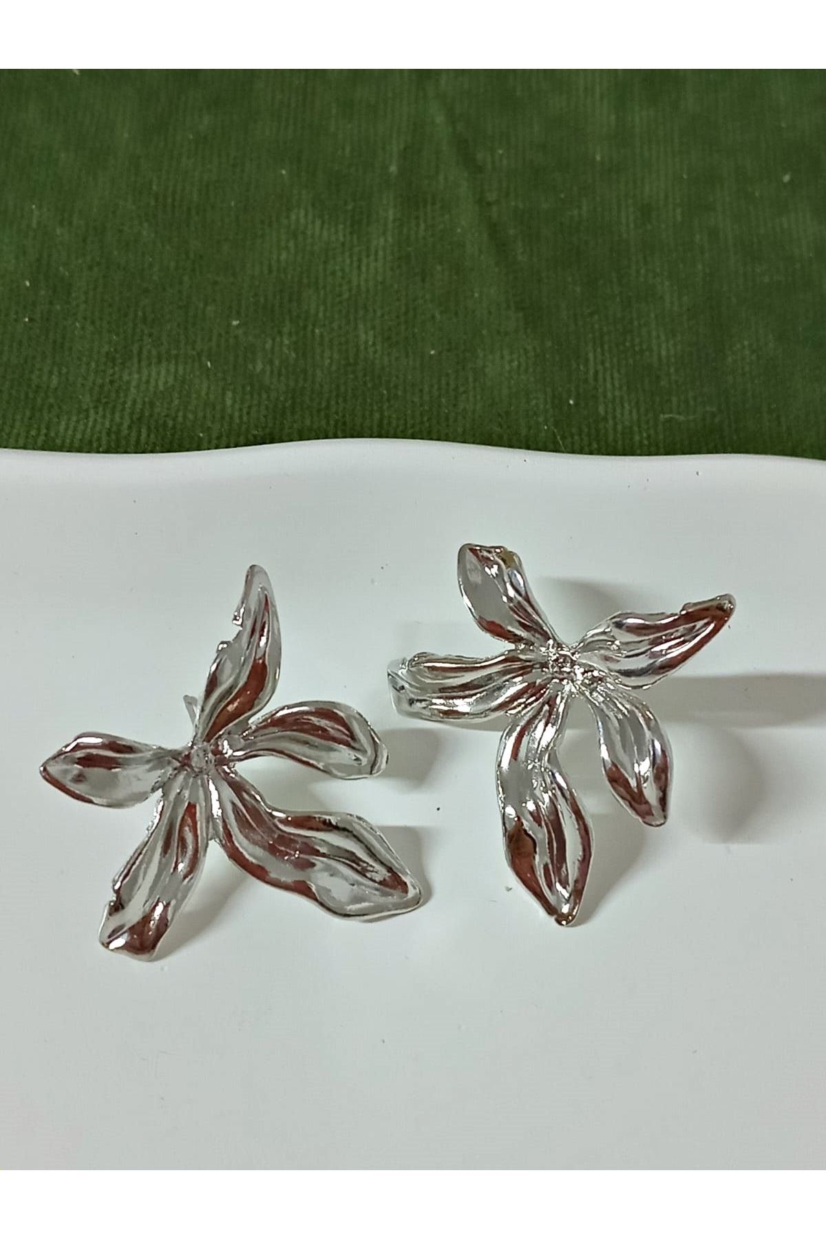 Gümüş Çiçek Tasarım Büyük Kadın Küpe