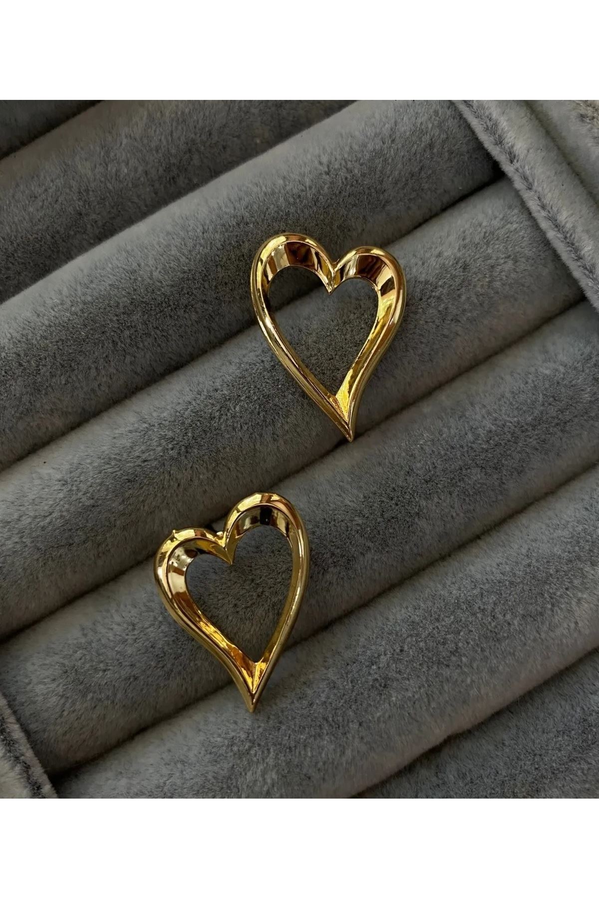 Gold Kalp Tasarım Küçük Kadın Küpe