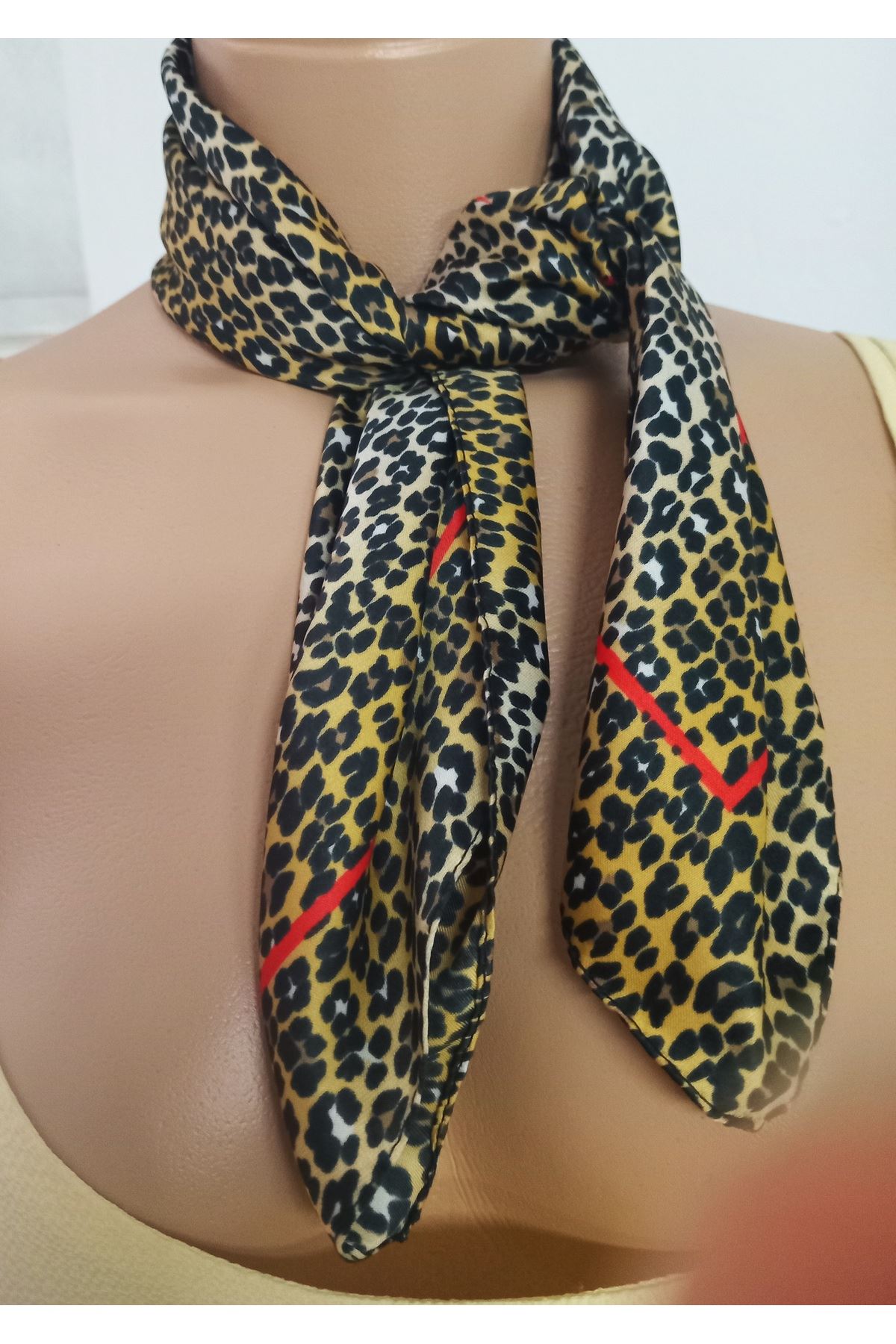 Leopar Desenli Marka Fular