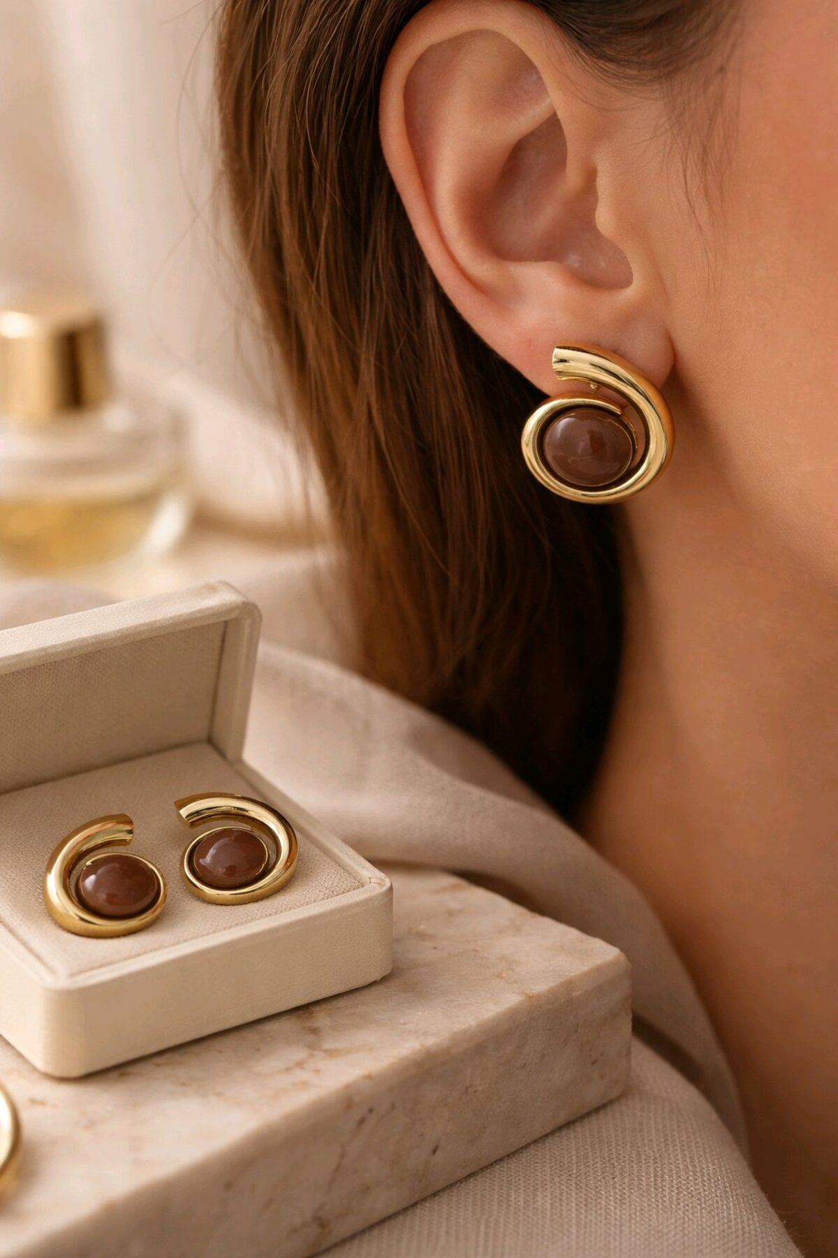 Gold Kahverengi Spiral Küpe, Hafif