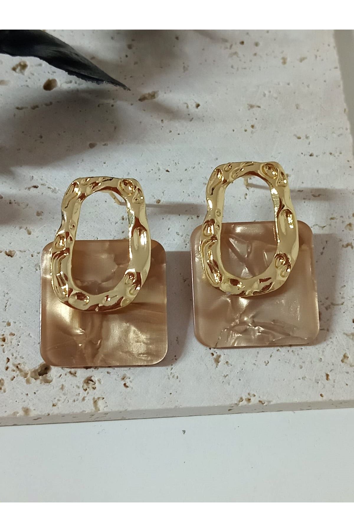 Kahverengi Gold Hafif Şık Kadın Küpe