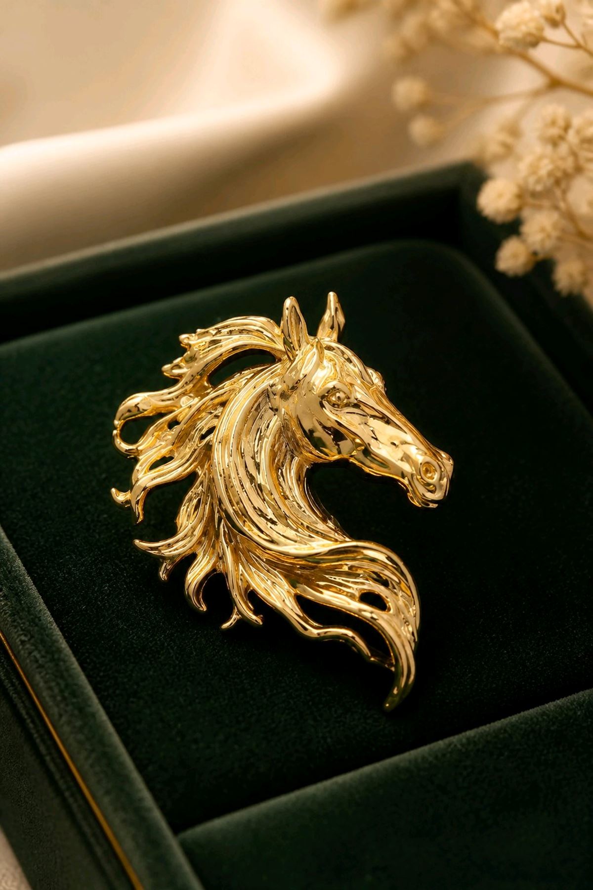 Gold At Kafası Broş, Genişlik: 3,5cm Yükseklik: 4,5cm