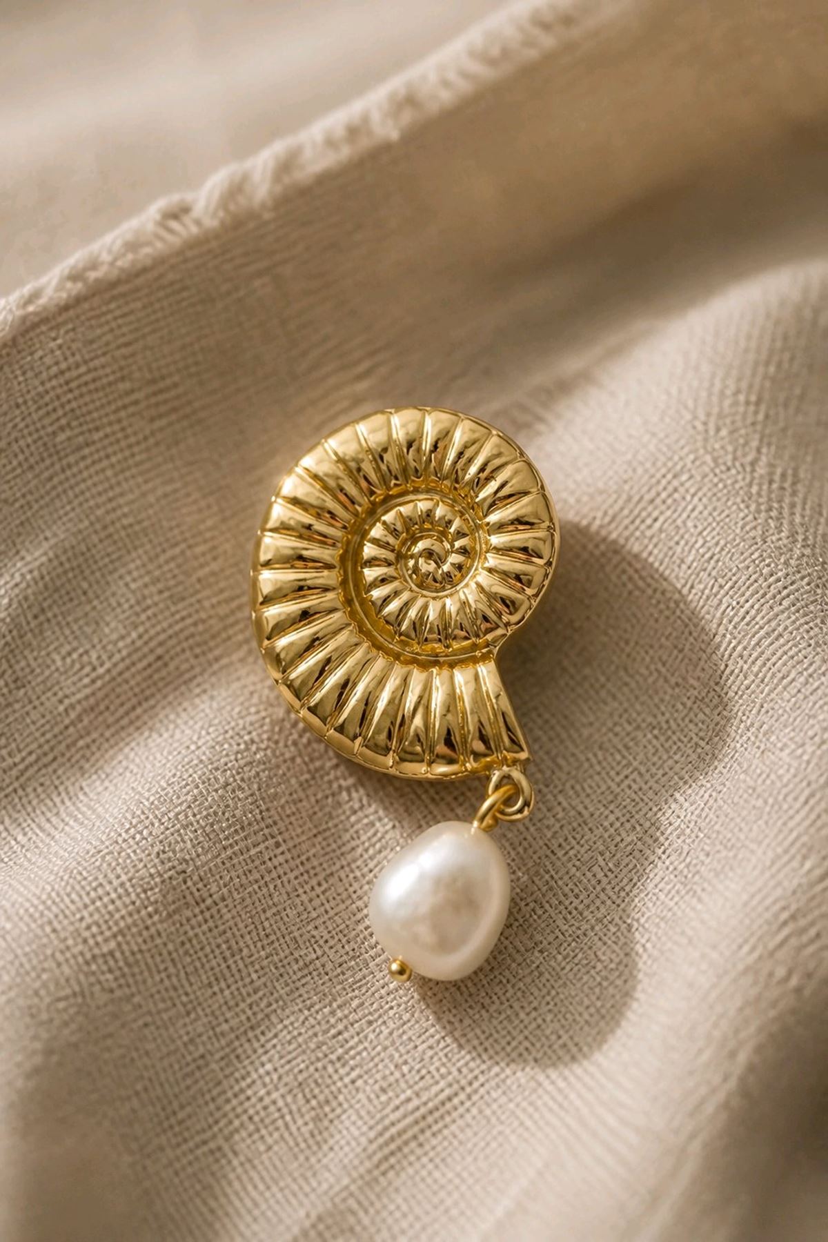 Gold İncili Deniz Kabuğu Broş, Uzunluk: 4,5cm, Genişlik: 2,5cm