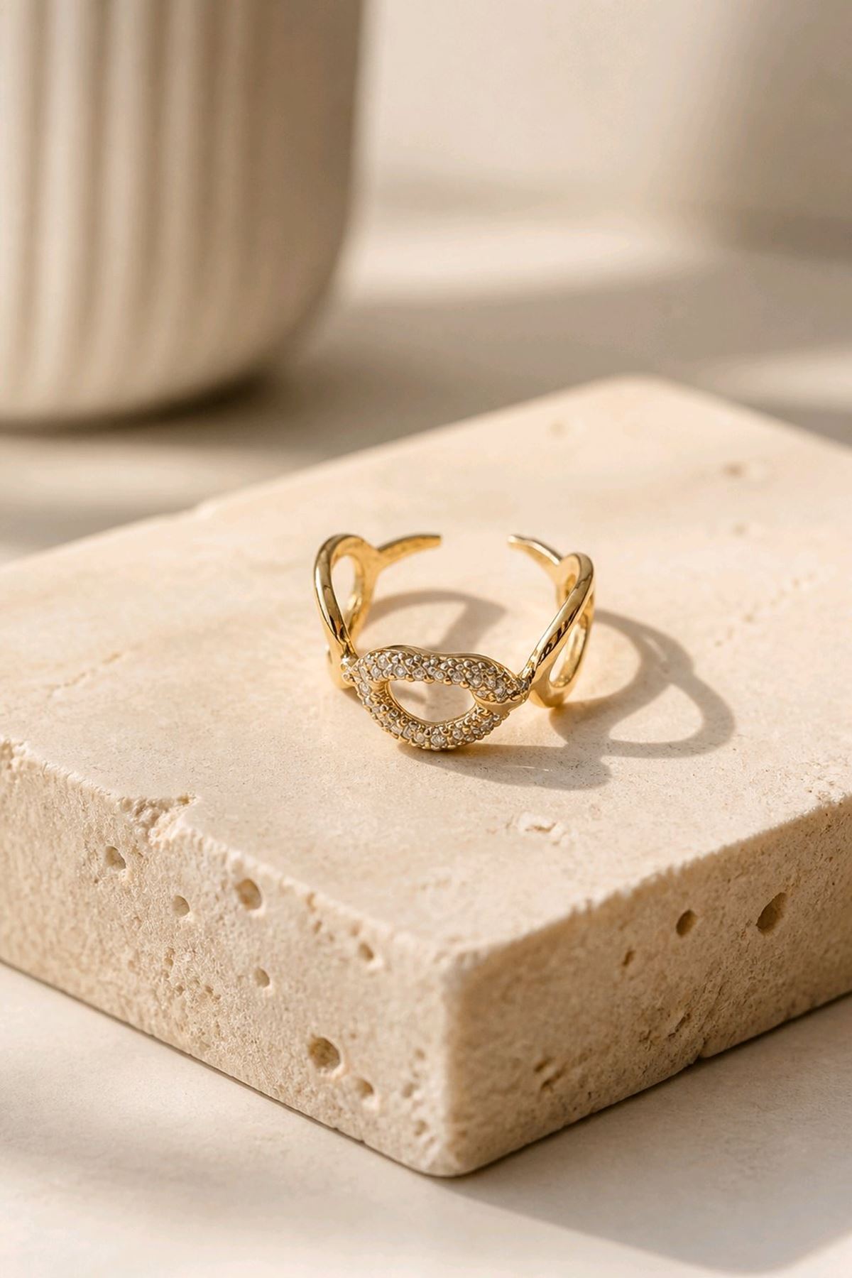 Gold Taşlı Ayarlanabilir Şık Yüzük 