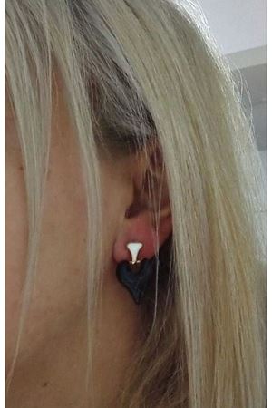 Siyah Mineli Kalp Hafif Şık Kadın Küpe