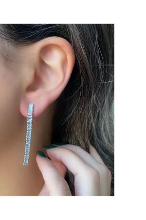 Beyaz Baget Taşlı Sallantılı Kadın Küpe