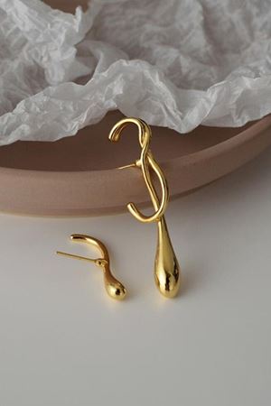 Damla Şeklinde İki Kulak Farklı Altın Renk Fluxing Küpe Seti