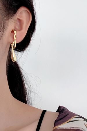 Damla Şeklinde İki Kulak Farklı Altın Renk Fluxing Küpe Seti