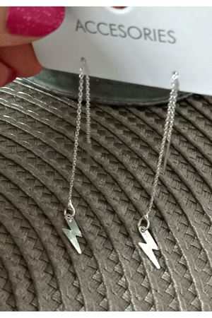 Gümüş Renk Şimşekli Tekli Sallantılı Kadın Küpe