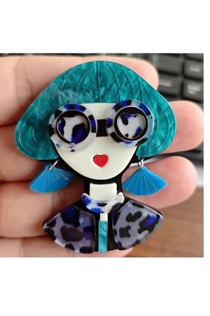 Akrilik Karikatür Kadın Figürlü, Elbise Kazak Gömlek Broş