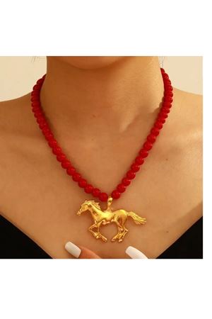 Sarı At Kırmızı Boncuklu Y2K Kadın Kolye