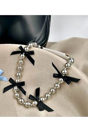 Siyah Fiyonk Kurdele Tasarımlı Gümüş Inci Kadın Kolye