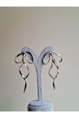 Fiyonk Kurdele Model Gümüş Renk Kadın Küpe