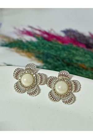 Gümüş Krem Taşlı Çiçek  Şık Kadın Küpe