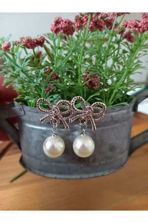 İncili Sallantılı Fiyonk Kadın Küpe