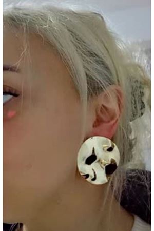 Gold Büyük Yuvarlak Şık Çok Haiffi Kadın Küpe