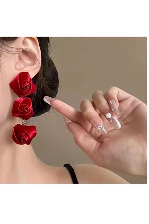 1 Çift Şık Altın Tonlu Kalp & Kırmızı Gül Sallantılı Küpeler