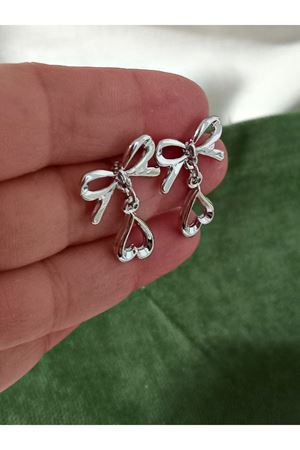 Fiyonk Kalp Sallantılı Minimal Kadın Küpe