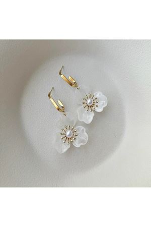 İnci Detaylı Beyaz Çiçek Küpe Yeni