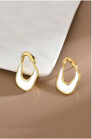 Siyah Mineli Altın Renk Kadın Küpe