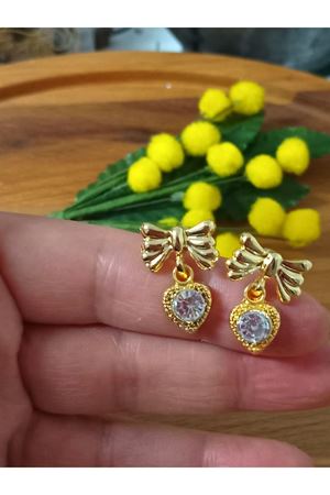 Beyaz Taşlı Sallantılı Minimal Kurdele Kadın Küpe