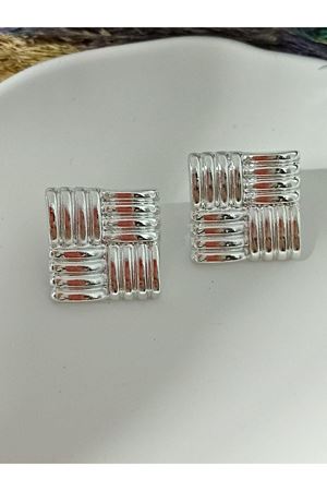 Gümüş Renk Kare Plaka Şık Kadın Küpe
