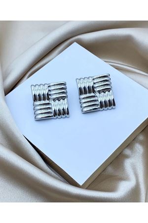 Gümüş Renk Kare Plaka Şık Kadın Küpe