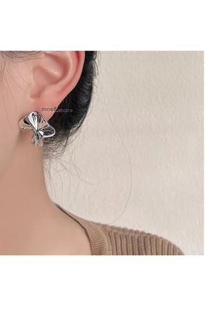 Gümüş Asimetrik Kadın Küpe