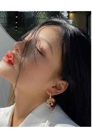 Eriyen Kırmızı Kalp Gold Kadın Küpe