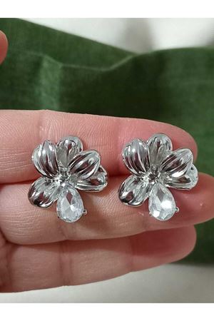 Gümüş Beyaz Damla Tasarım Kadın Küpe