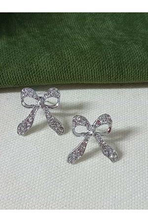 Gümüş Taşlı Fiyonk Tasarım Küçük Kadın Küpe