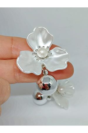 Gümüş Çiçek İncili Şık  Hafif Kadın Küpe