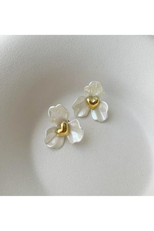 Gold Kalp Detaylı Beyaz Sedef Küpe Yeni