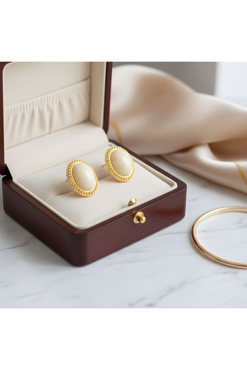 Gold Krem Taşlı Oval Şık Kadın Küpe