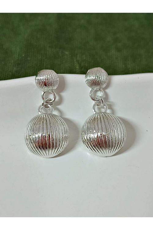 Gümüş Yuvarlak Hafif Sallantılı Kadın Küpe