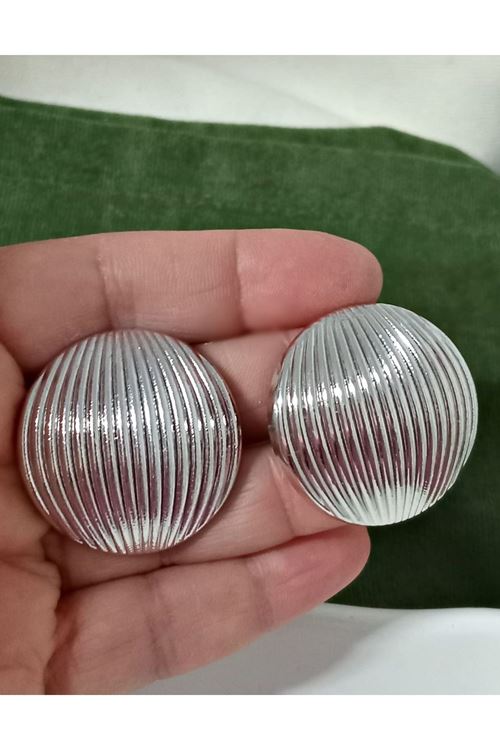 Gümüş Çizgi Detaylı Bombe Küpe
