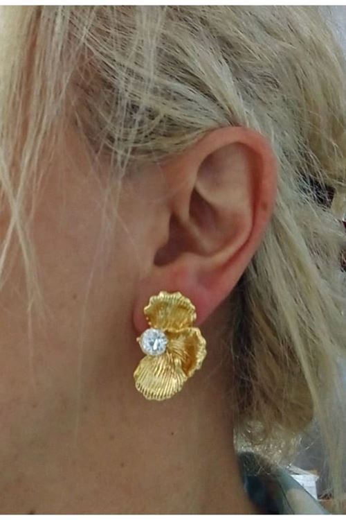Gold Yarım Çiçek Taşlı Şık Kadın Küpe