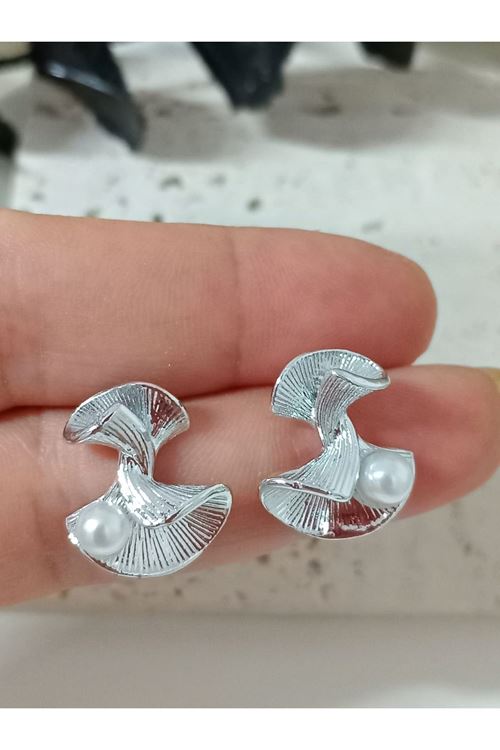 Gümüş Gingko İncili Küçük Kadın Küpe