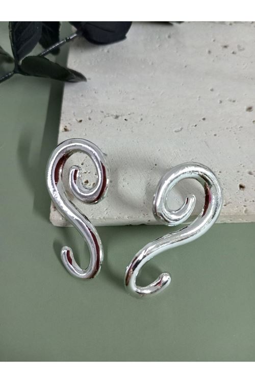 Gümüş S Model Hafif Şık Küpe