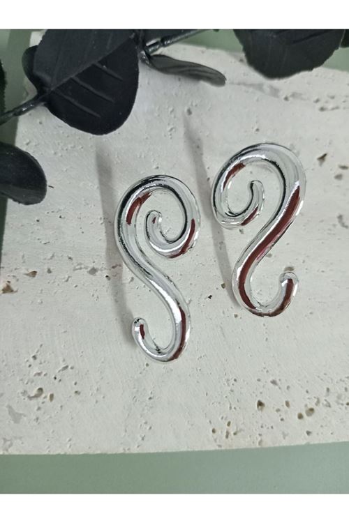Gümüş S Model Hafif Şık Küpe