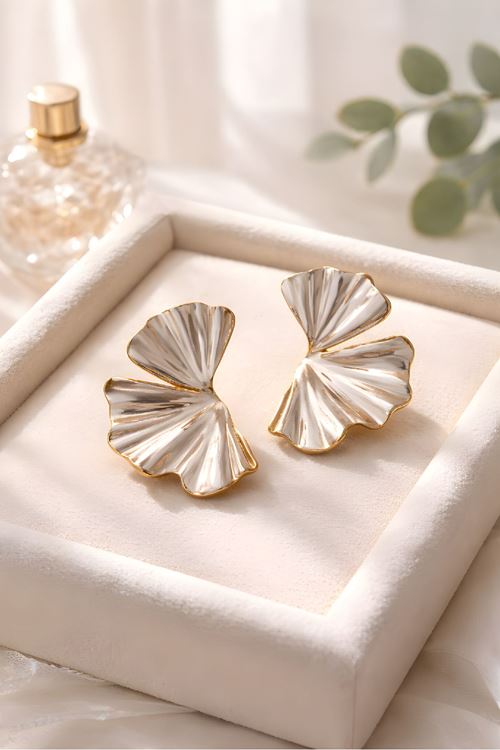 Gold Beyaz Mineli Yarım Yaprak Küpe, Hafif
