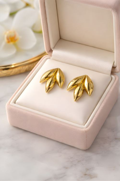 Gold Üç Yapraklı Küpe, Hafif