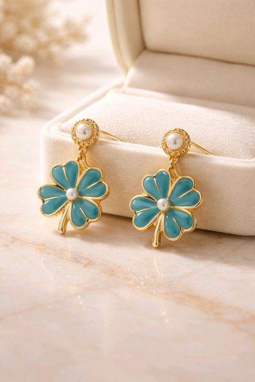 Mint Yeşili Sallantılı Küçük Yonca Küpe