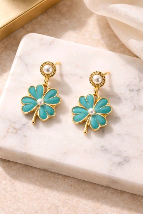 Mint Yeşili Sallantılı Küçük Yonca Küpe