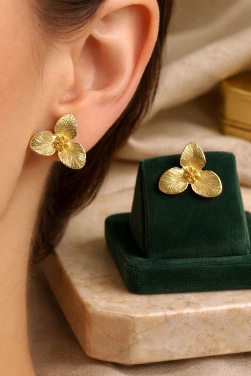 Gold Üç Yapraklı Çiçek Küpe