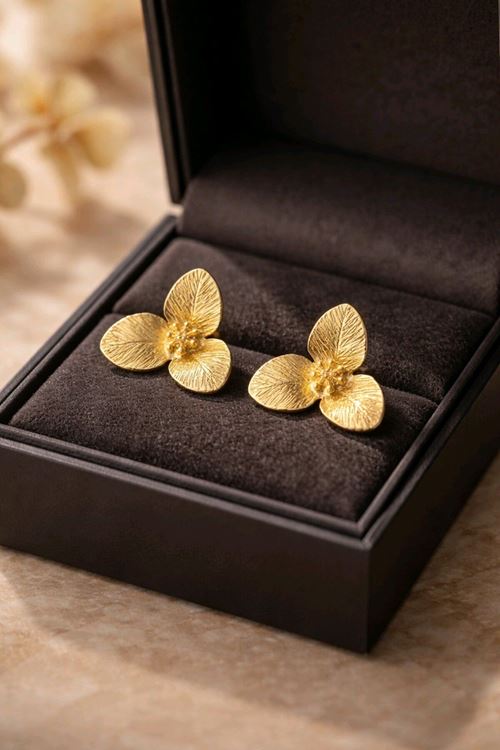 Gold Üç Yapraklı Çiçek Küpe