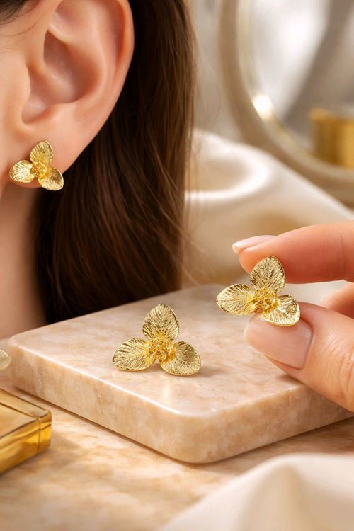 Gold Üç Yapraklı Çiçek Küpe