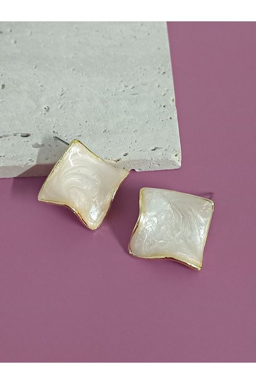 Krem Mineli Dalgalı Şık Küpe