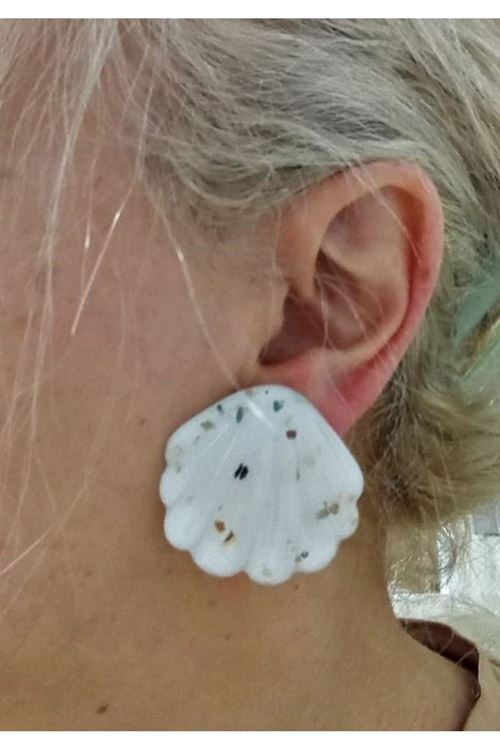 Beyaz Midye Haifi Reçine Kadın Küpe